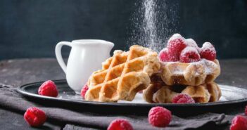 Das allerbeste Waffelrezept — versprochen! ( Foto: Adobe Stock- Natasha Breen )_