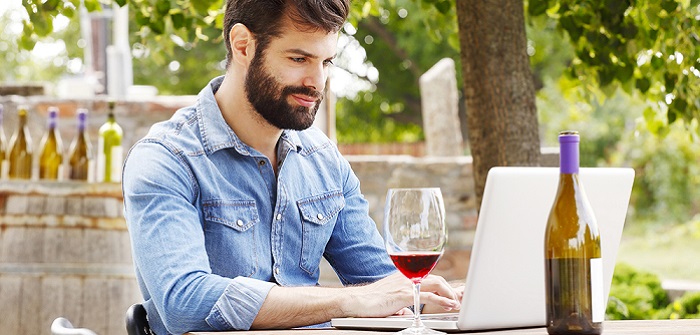 Weinverkostungen für Weinfans: Zu Hause probiert es sich doch am schönsten ( Foto: Shutterstock- Kinga )