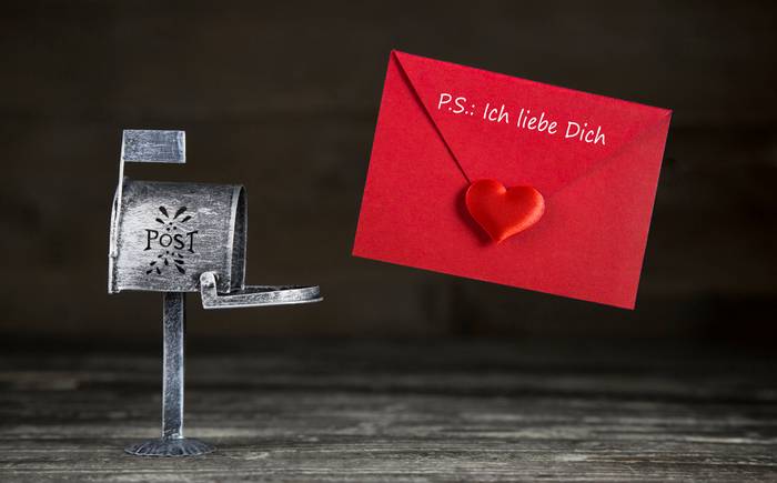 Liebesbriefe für sie zeigen der Partnerin, welche Gefühle ihr entgegengebracht werden. (Foto: Adobe Stock- Jeanette Dietl)