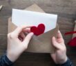 Liebestexte - die großen Gefühle in Worte fassen (Foto: Adobe Stock-canyonos)