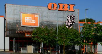 Obi bietet ein vielfältiges Sortiment für Heimwerker und Gärtner. (Foto: AdobeStock 959633764 Ulf)