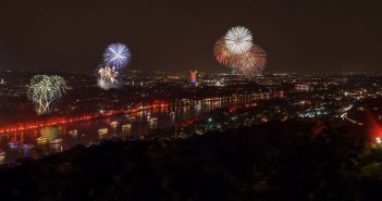 Rhein in Flammen(R) 2026 startet spektakulär: Schiffskonvois, Feuerwerke, (Foto: AdobeStock -  Adrian72 - 228747822)